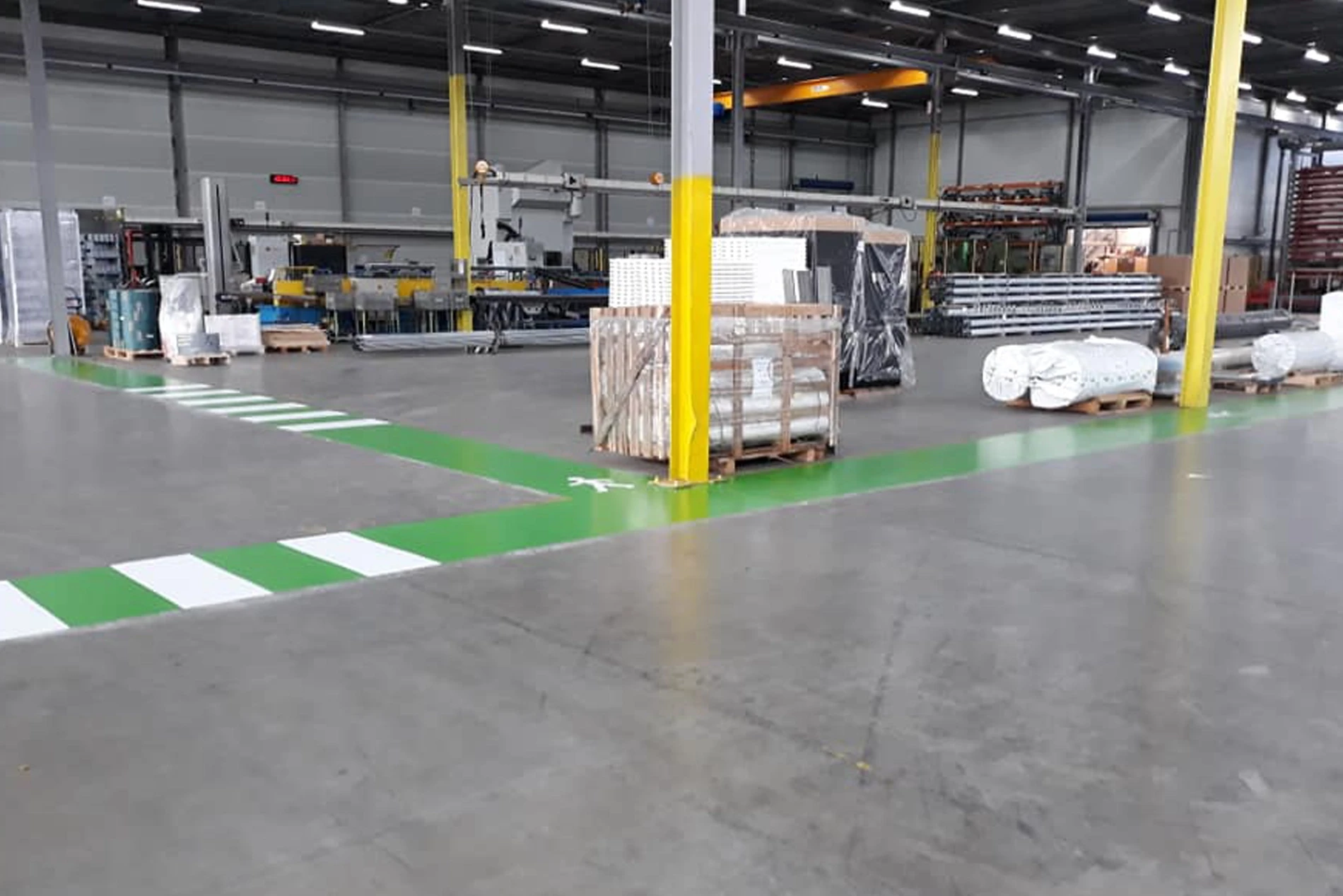 Epoxy gietvloer in een productiehal | Romar-Voss Floor Systems