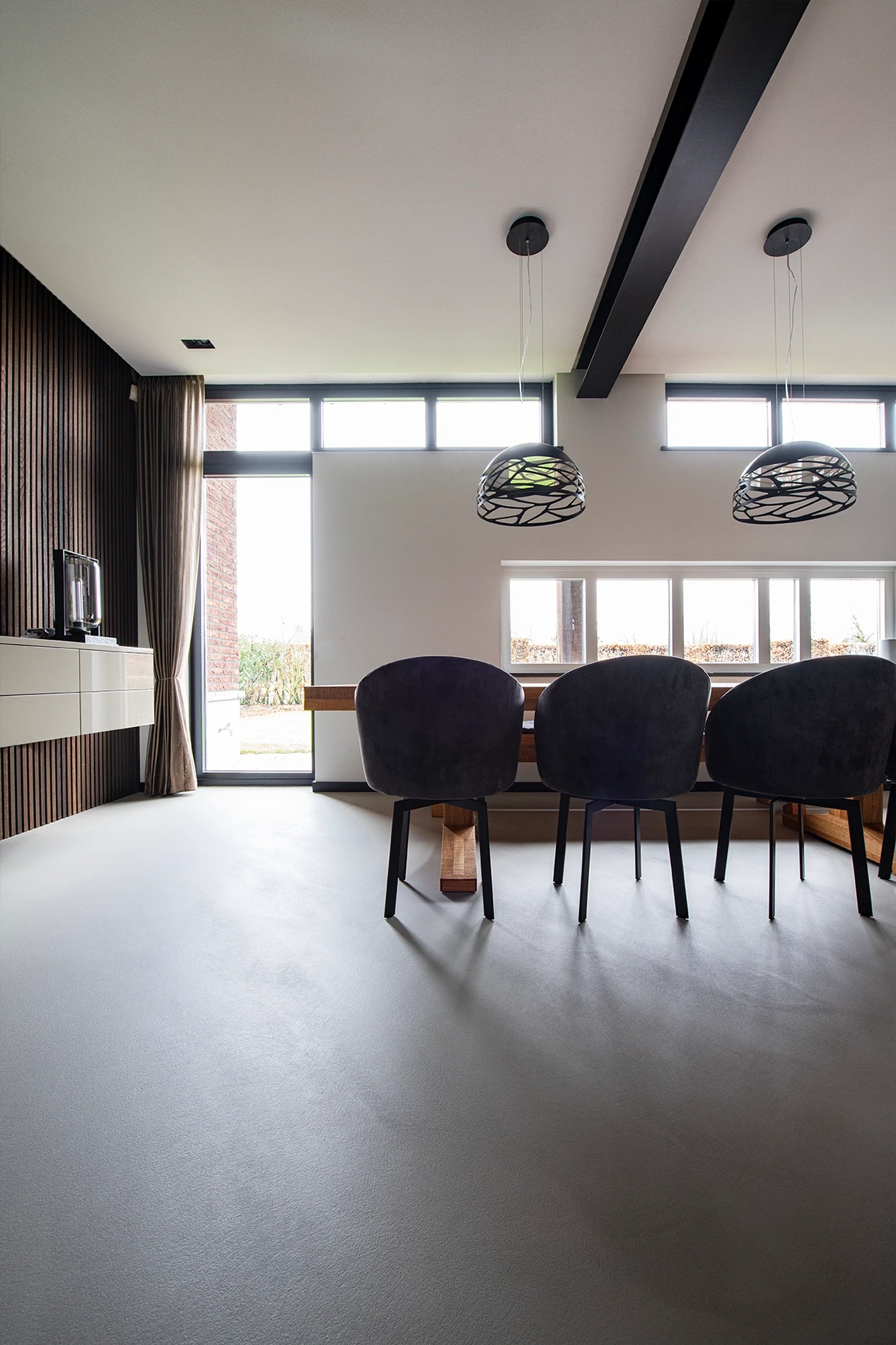 Premium Leef-Beton vloer (kleur: Fossil) in gerenoveerde woonboerderij in Sint-Oedenrode27